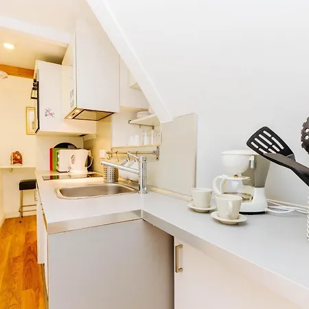 Rent4rest Bairro Alto Charming 1bd Lisbon