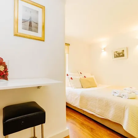 Rent4rest Bairro Alto Charming 1bd Apartment Lisbon