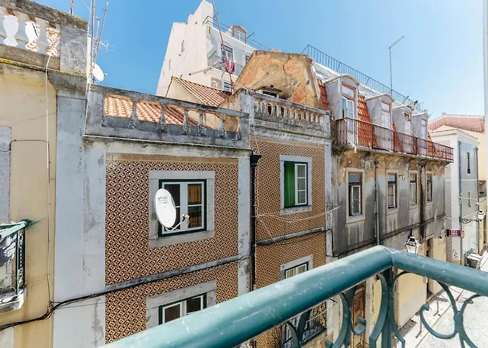 Rent4rest Bairro Alto Charming 1bd דירה