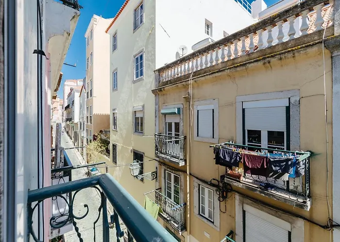 Rent4rest Bairro Alto Charming 1bd דירה