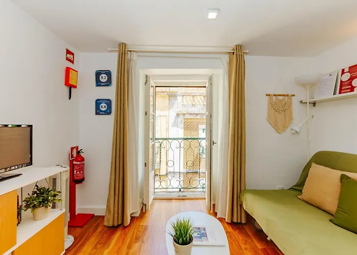 Rent4rest Bairro Alto Charming 1bd דירה *