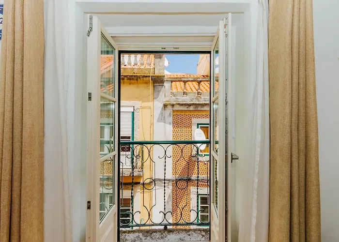 Rent4rest Bairro Alto Charming 1bd דירה