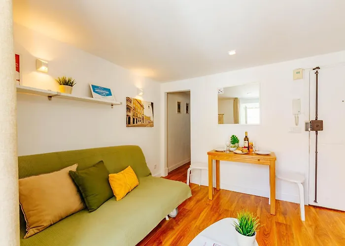 Rent4rest Bairro Alto Charming 1bd דירה