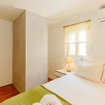 Rent4rest Bairro Alto Charming 1bd *