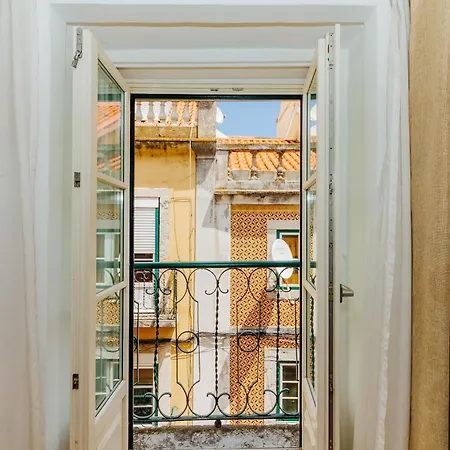 Rent4rest Bairro Alto Charming 1bd דירה