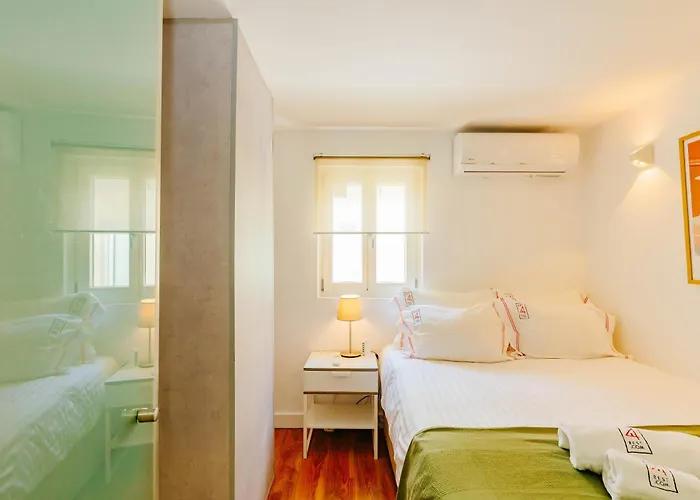 Rent4rest Bairro Alto Charming 1bd *