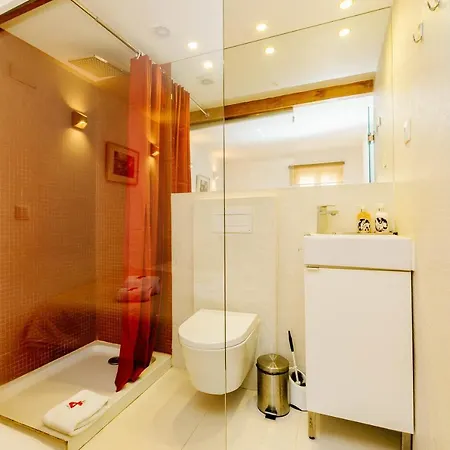 Rent4rest Bairro Alto Charming 1bd شقة